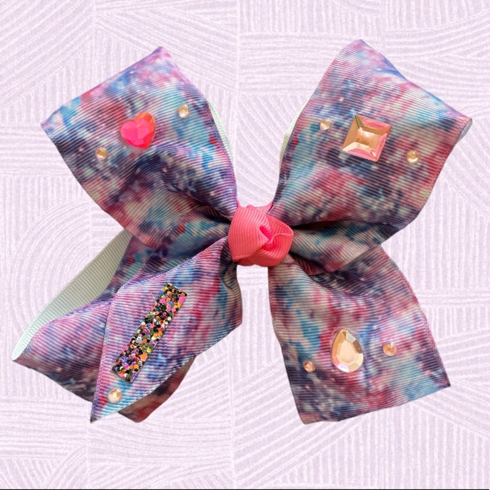 🪐 Handcrafted 5 inch hair bow with glitter letter “I” ✨